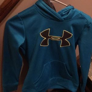 Youth medium under armor sweatshirt.